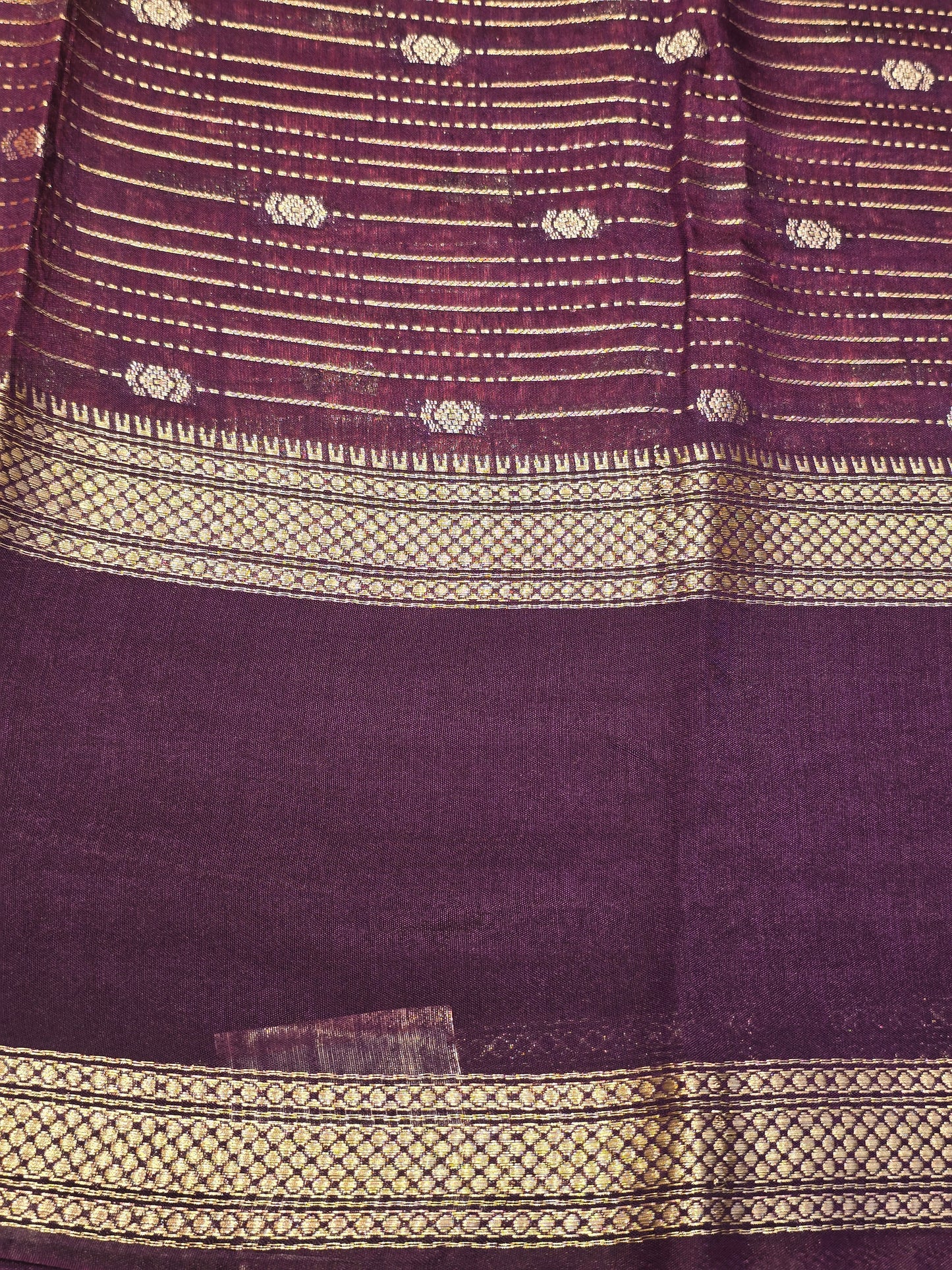 Mushroom silk horizontal lines with small motif across the boyf and bentex border