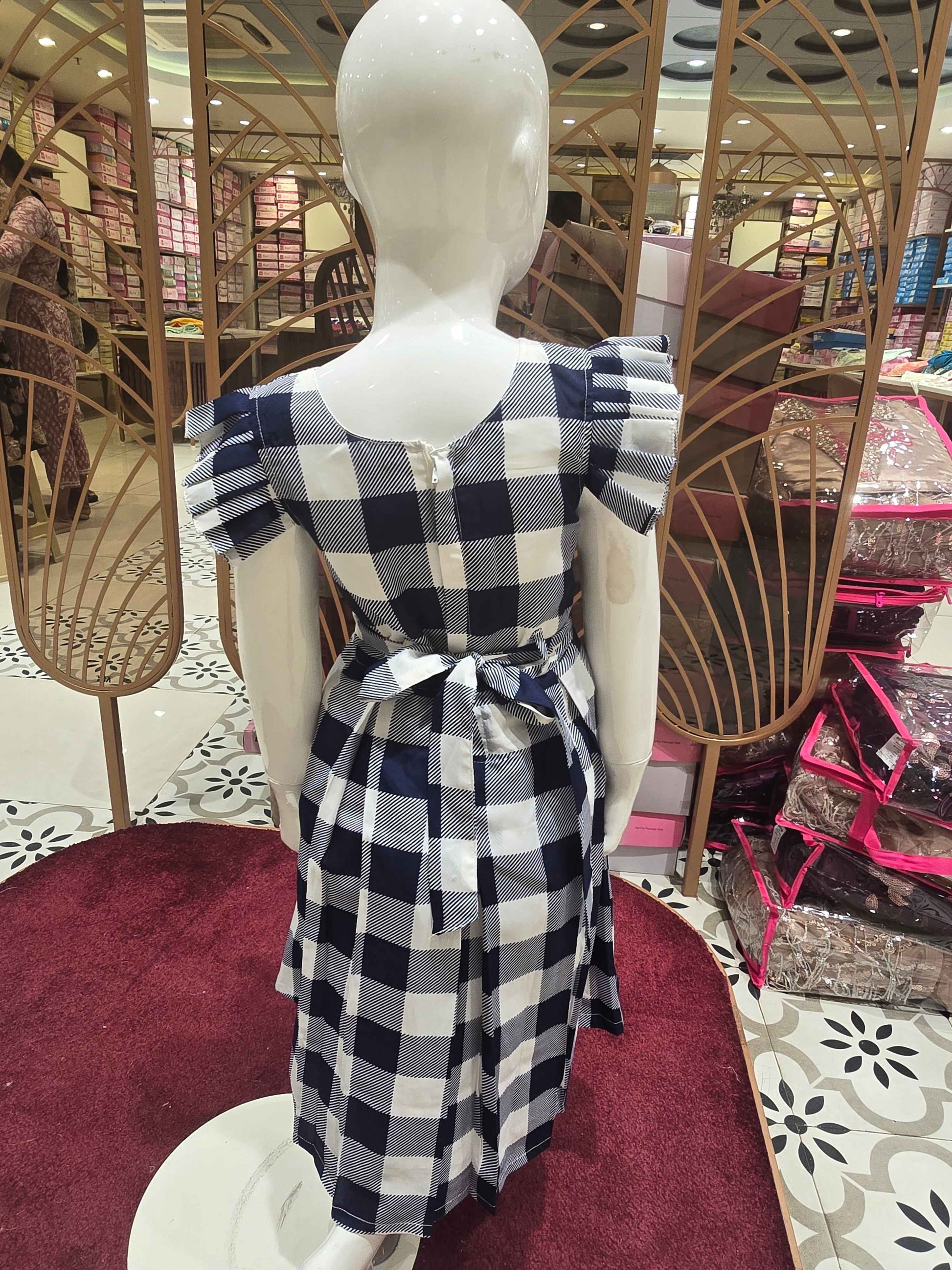 Cotton material white with blue colour checked pattren short-run with small brauch