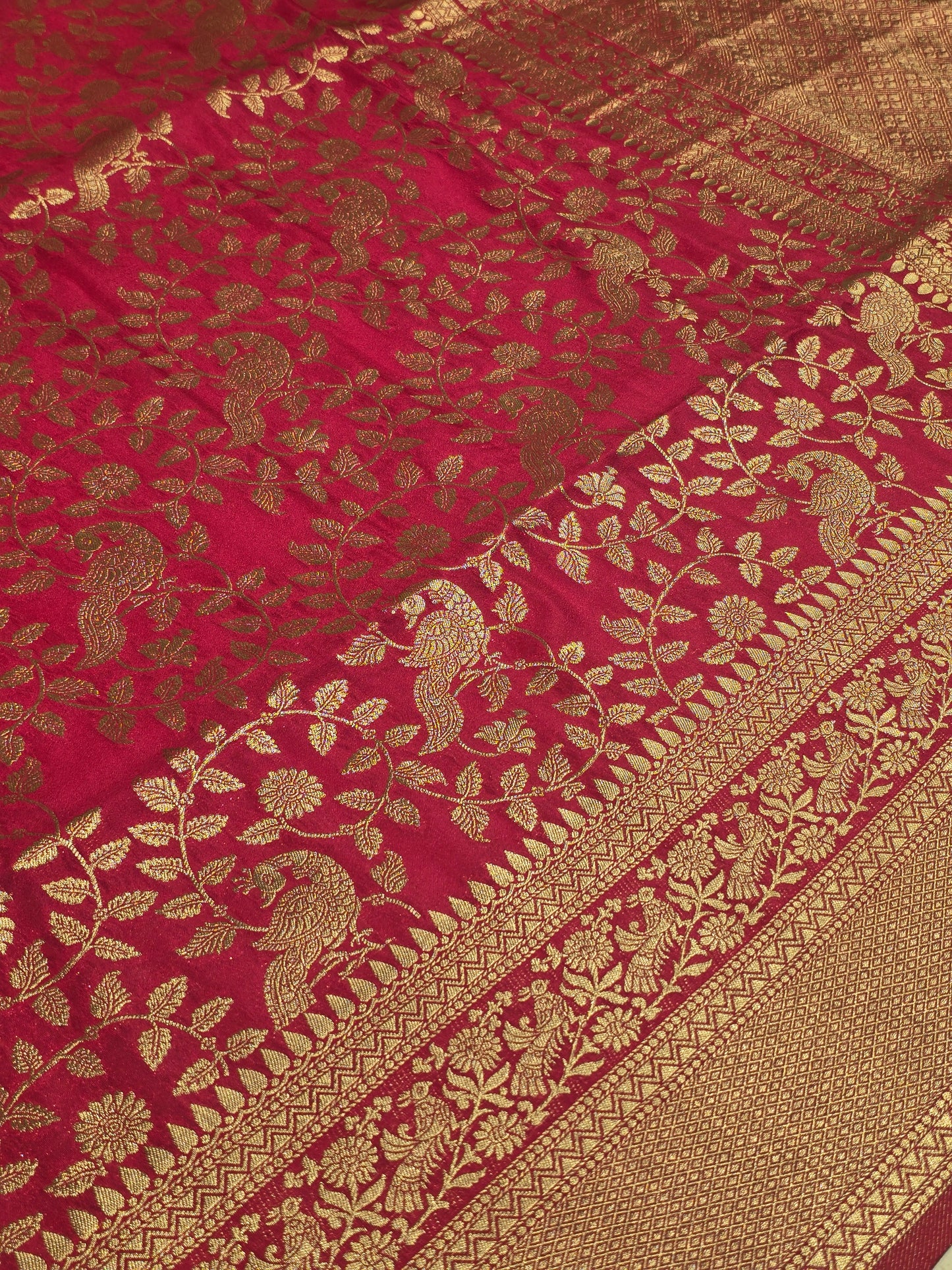 Semi Banarasi Floral Saree with Rich Design & Heavy Pallu – Festive Wear Collection