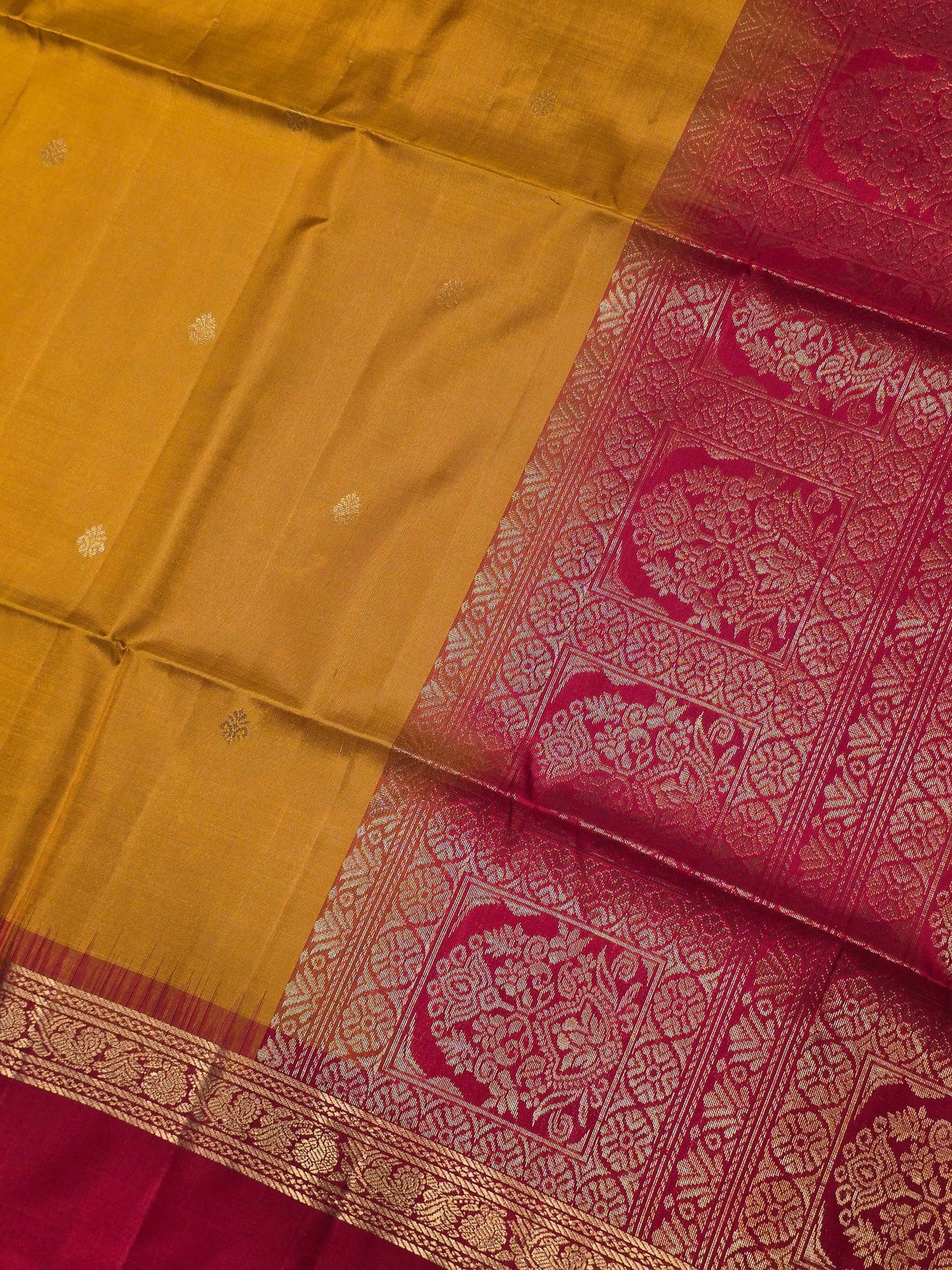 Handloom pure softsilk with traditional butta and rich pallu
