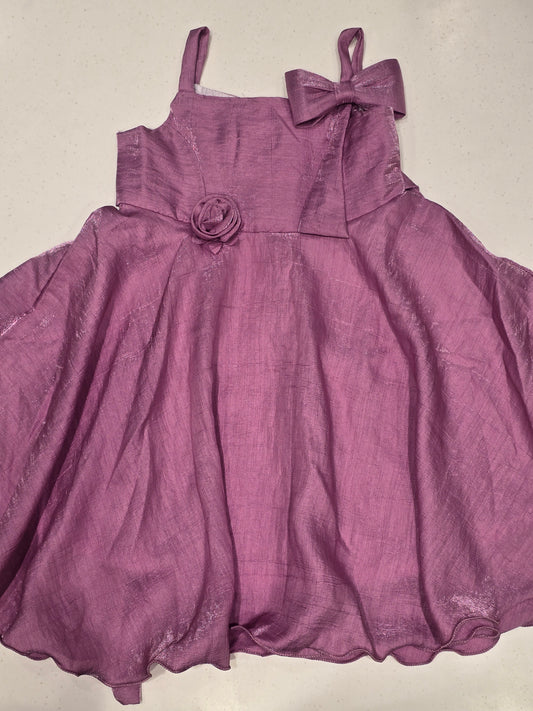 Shimmer material onion oink color baby frock with designer bow