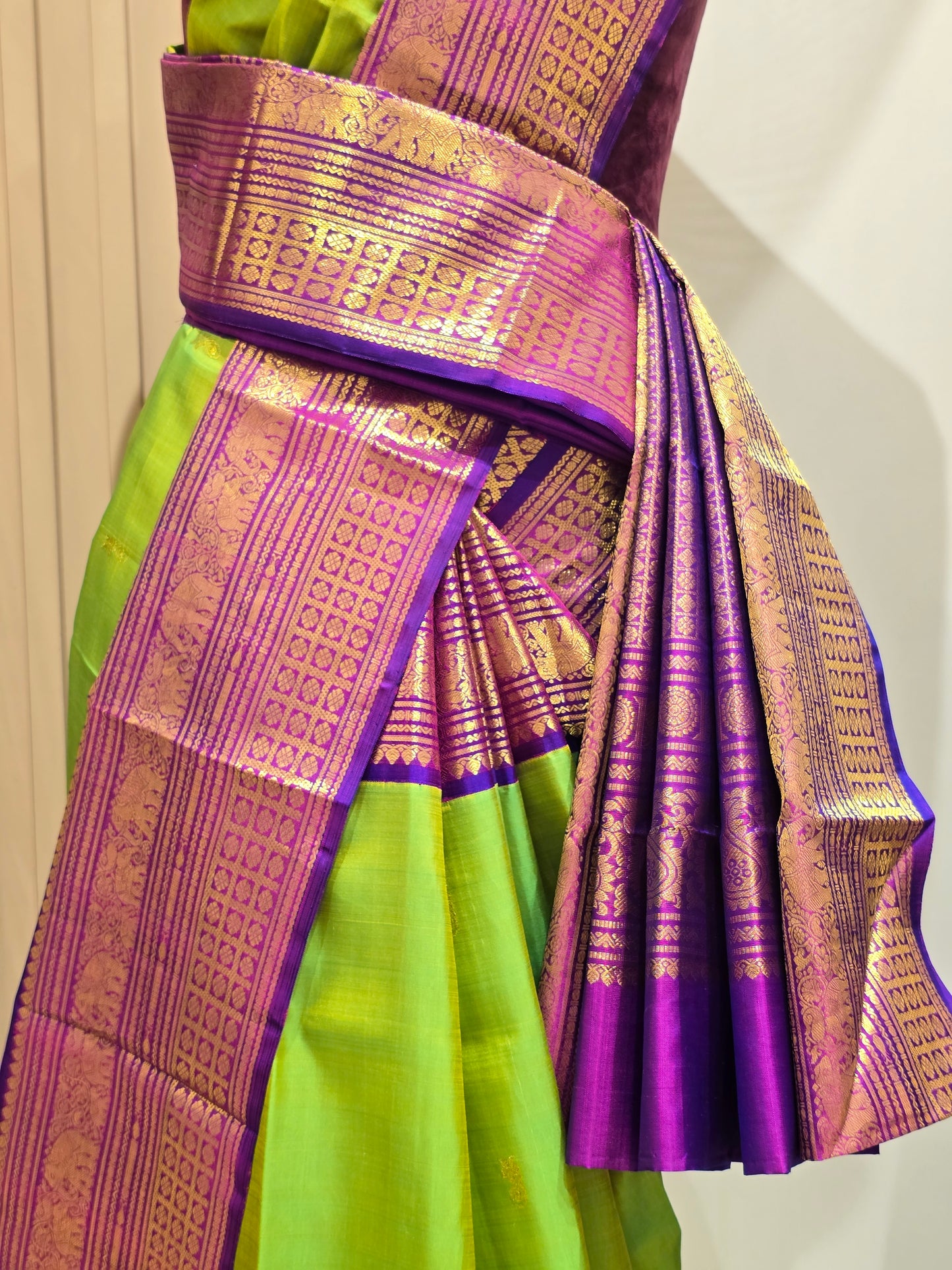 Pure Handloom Kanjivaram Silk Saree with Rich Pallu and Traditional Gatti Border