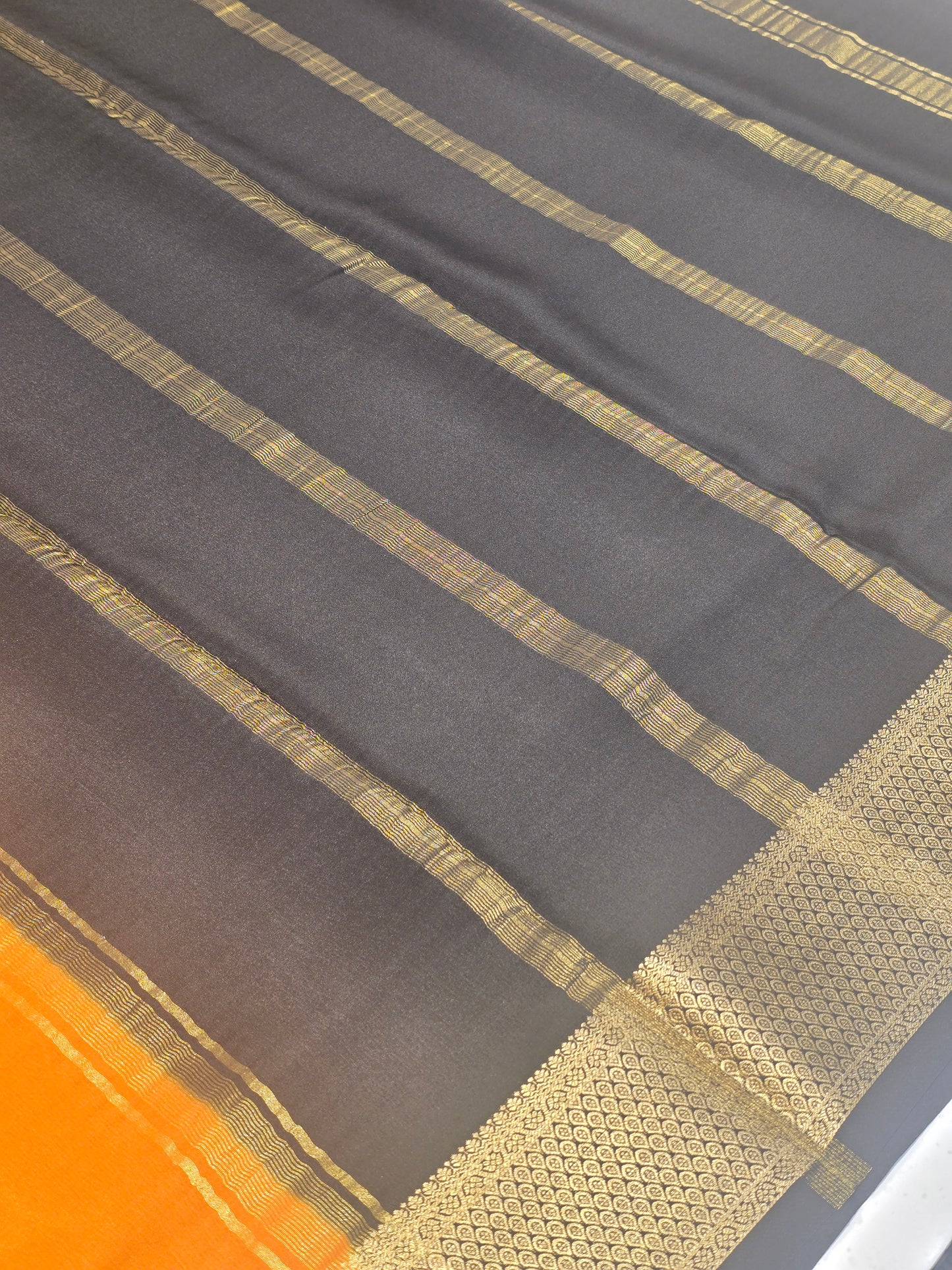 Exclusive Pure Mysore Crepe Silk Saree with Contrast Rain Drops Border & Kaddi Pallu