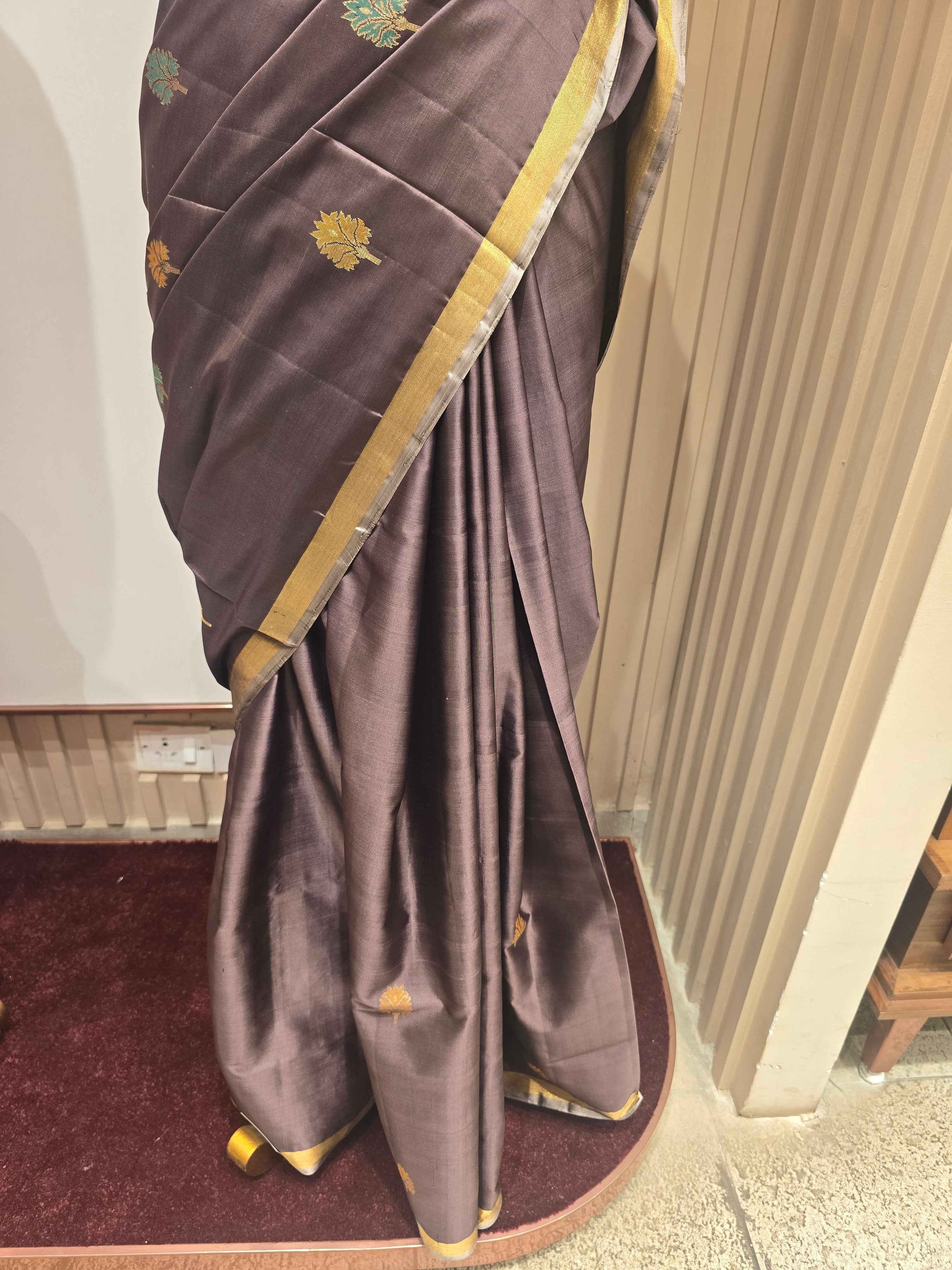 Pure Kanjivaram softsilk with small gatti with fancy motifs