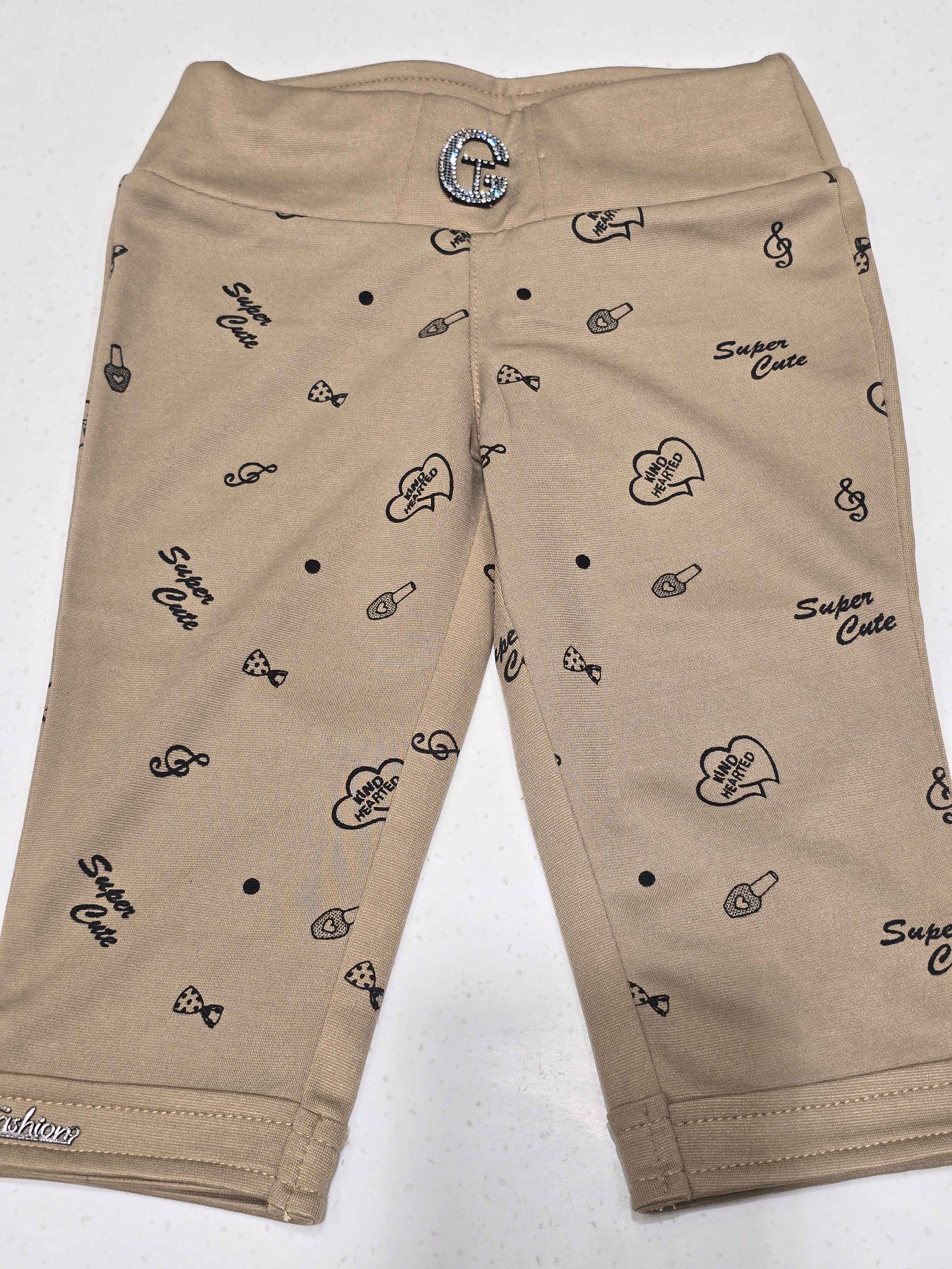 Stretchable material gray colour capri pant for girl