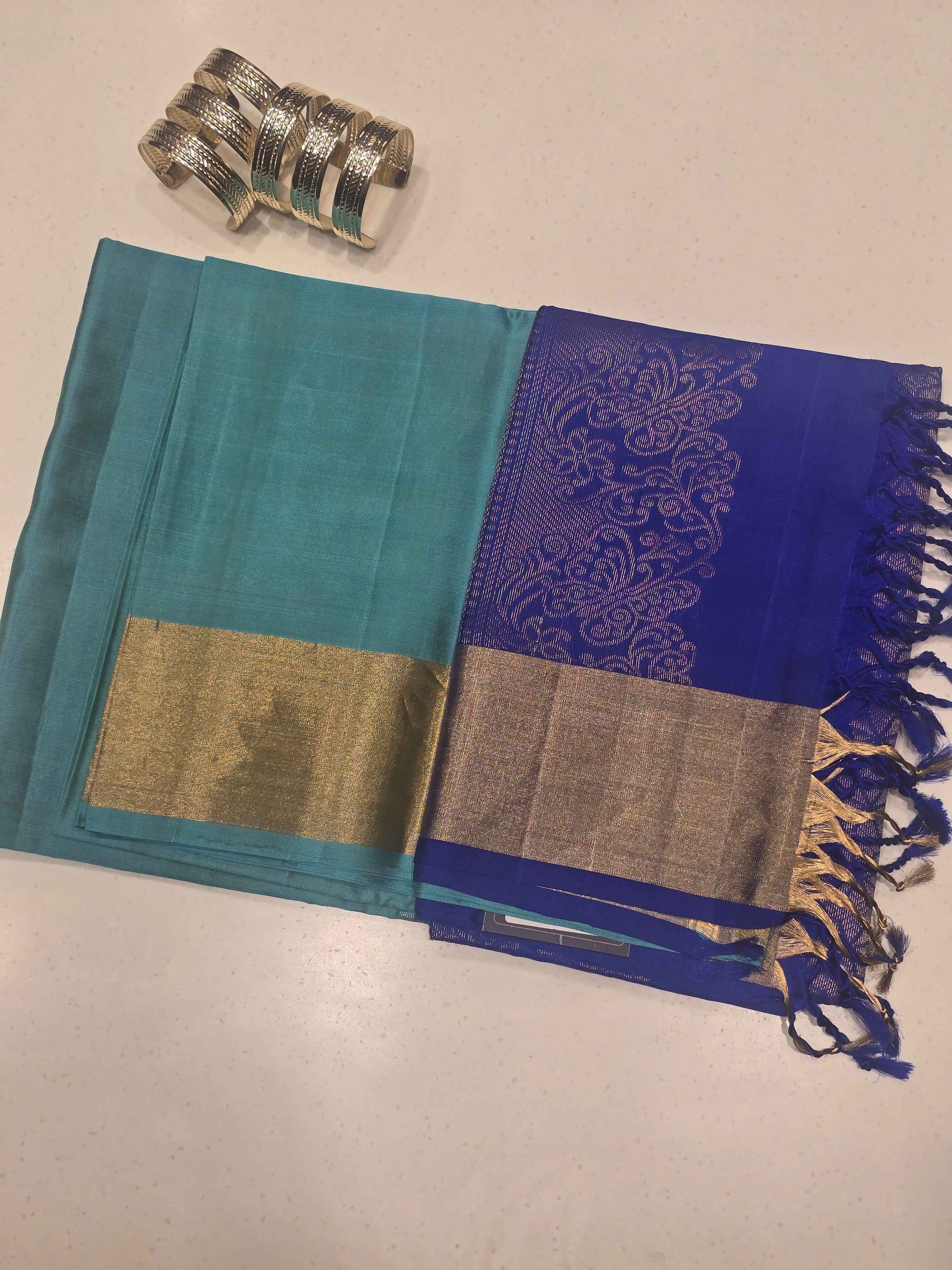 Handloom pure soft silk with rich pallu and gatti border