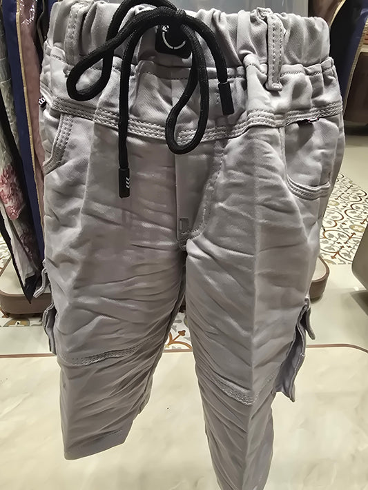 Ash Grey Lycra Cotton ¾ Length Cargo Shorts for Boys with Six Pocket Design and Round Elastic Waistband