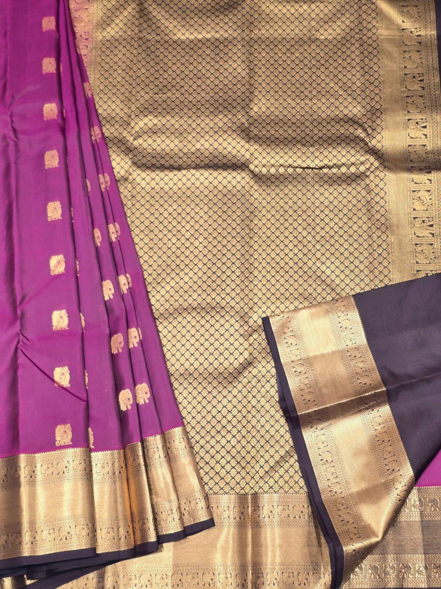 Women Pure Kanjivaram Silk Saree with Rich Pallu
