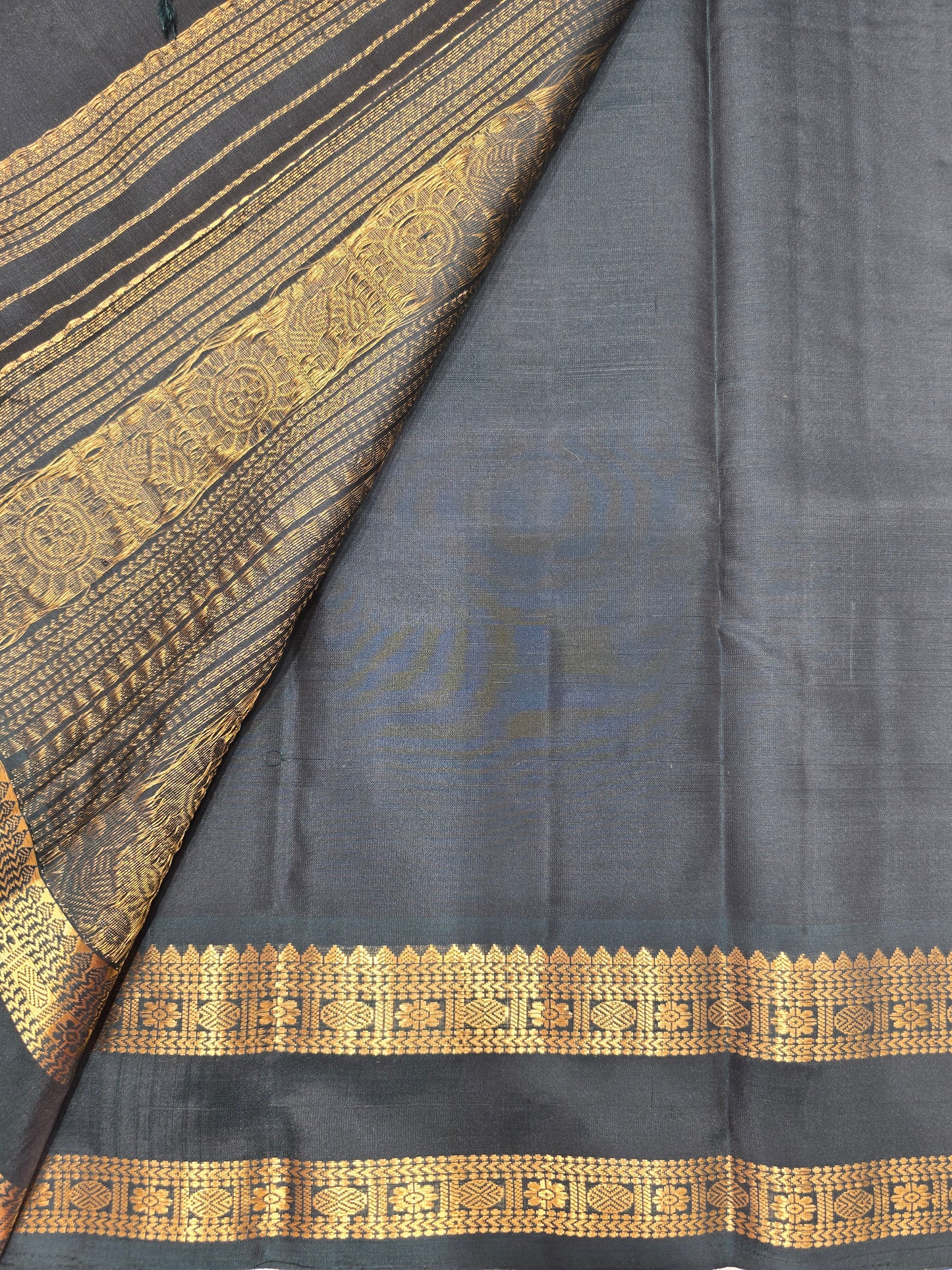 Pure Kanchipuram Silk Saree with Butta Design & Bentex Zari Border | Traditional Wedding & Festive Wear Saree