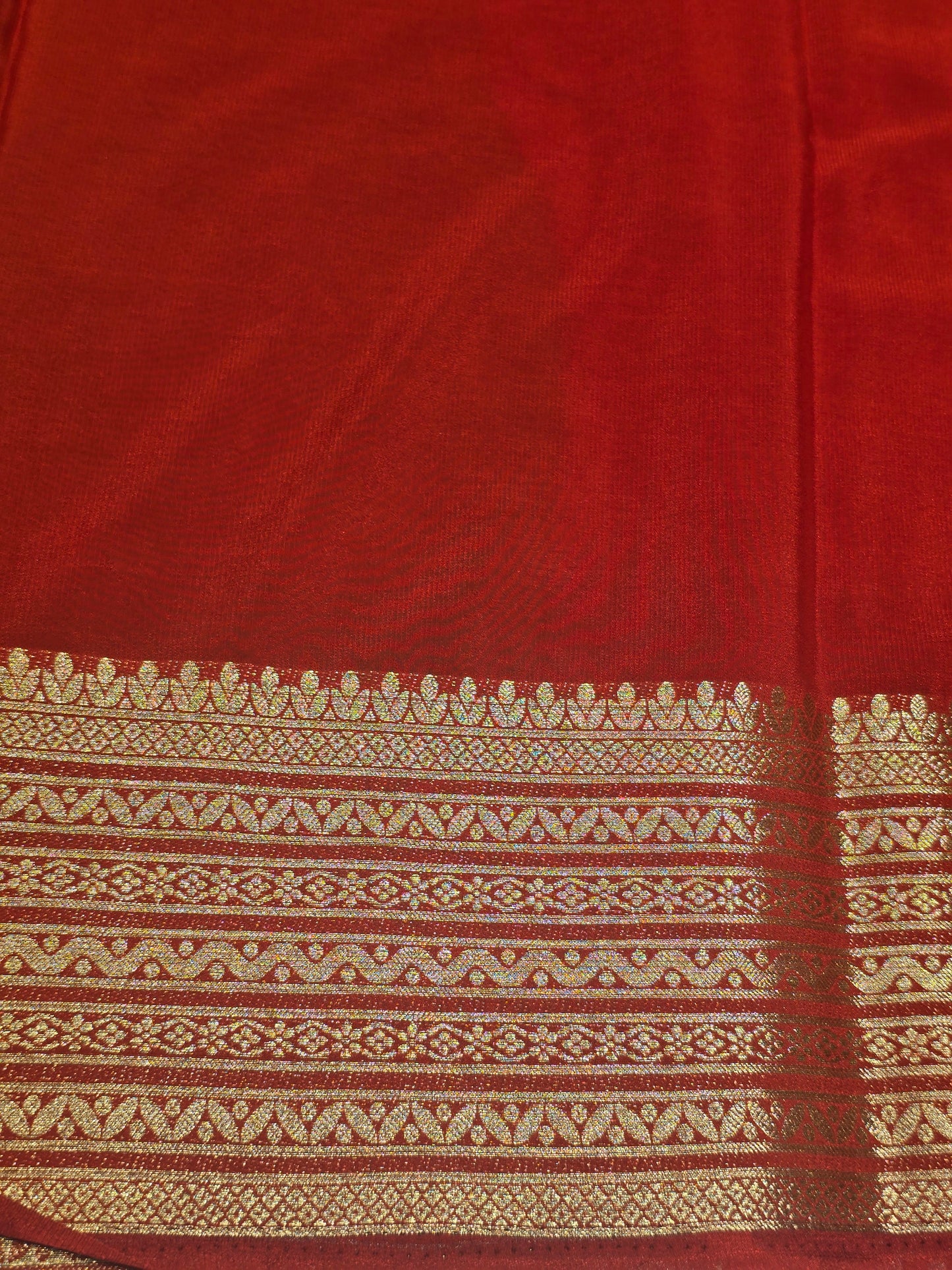 Semi Crepe Silk Saree with Checked Pattern, Rich Pallu & Traditional Border – Festive Wear Collection