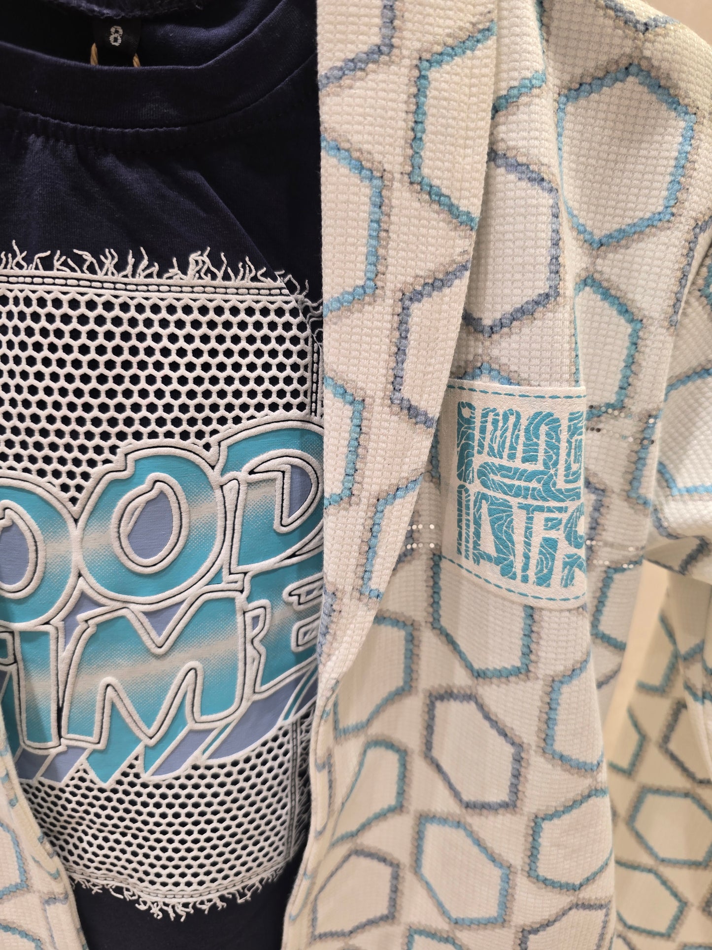 Half white base with Heptagon printes Strug & pure cotton printed t-shirt