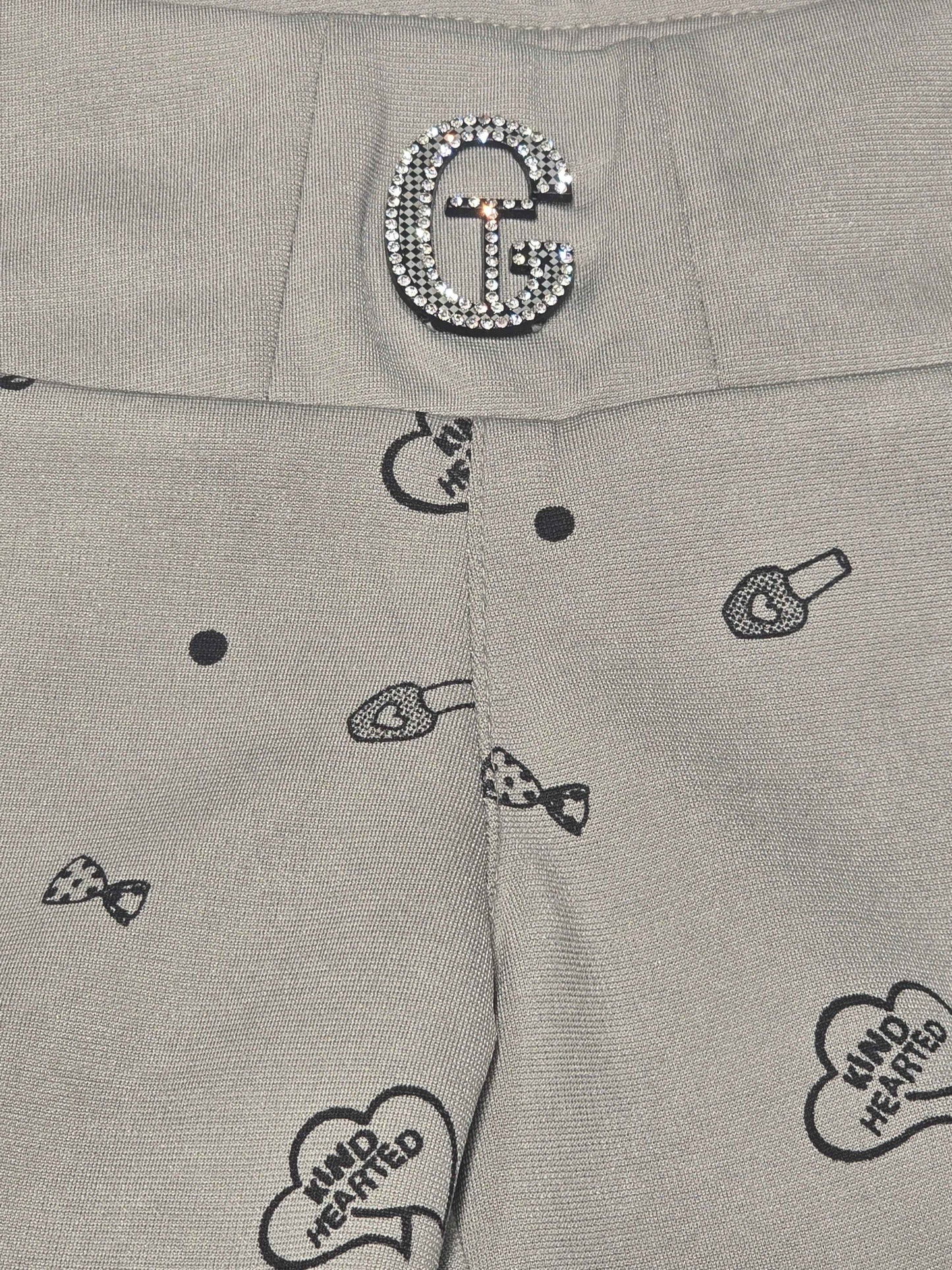 Stretchable material gray colour capri pant for girl