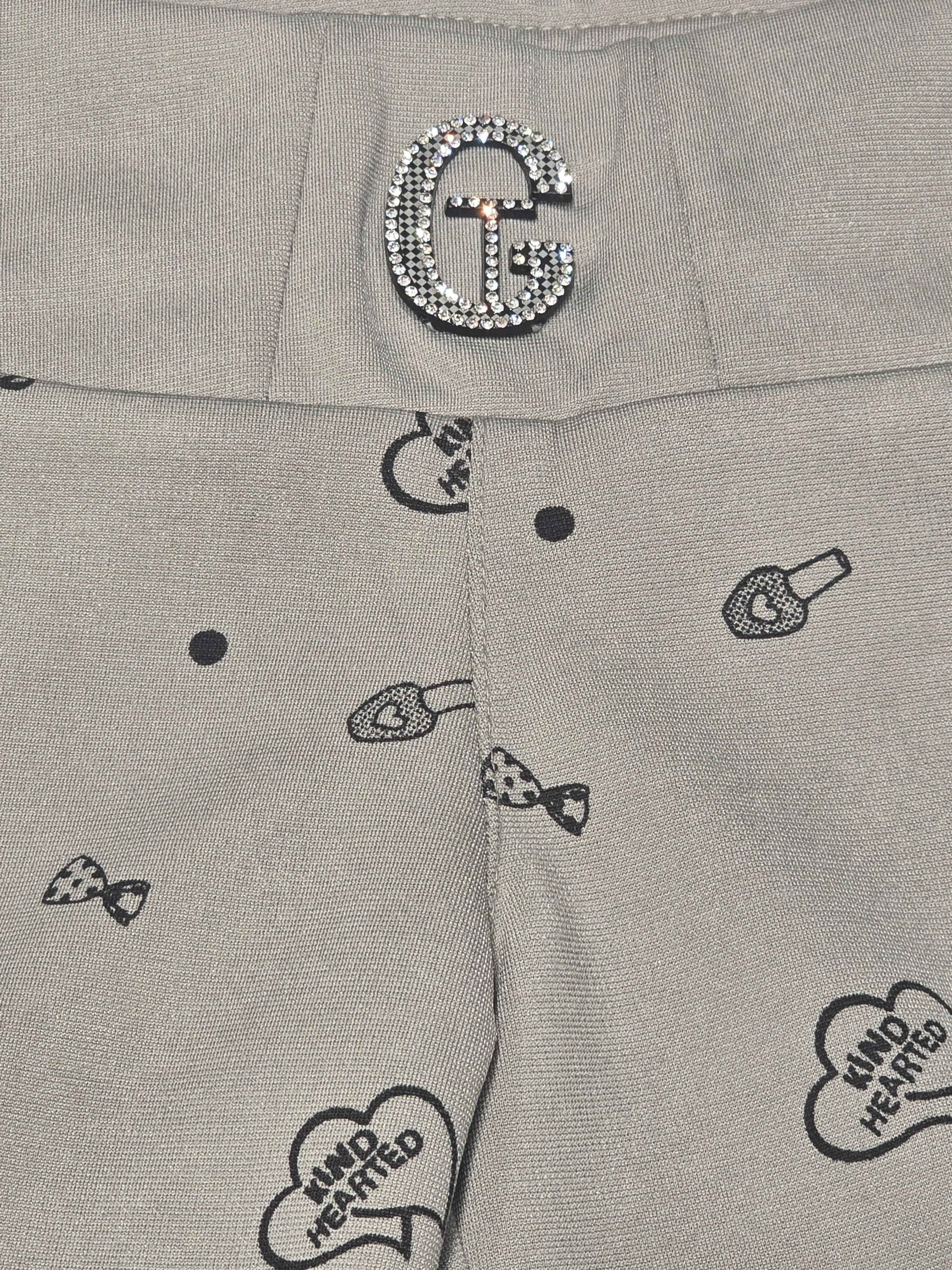 Stretchable material gray colour capri pant for girl