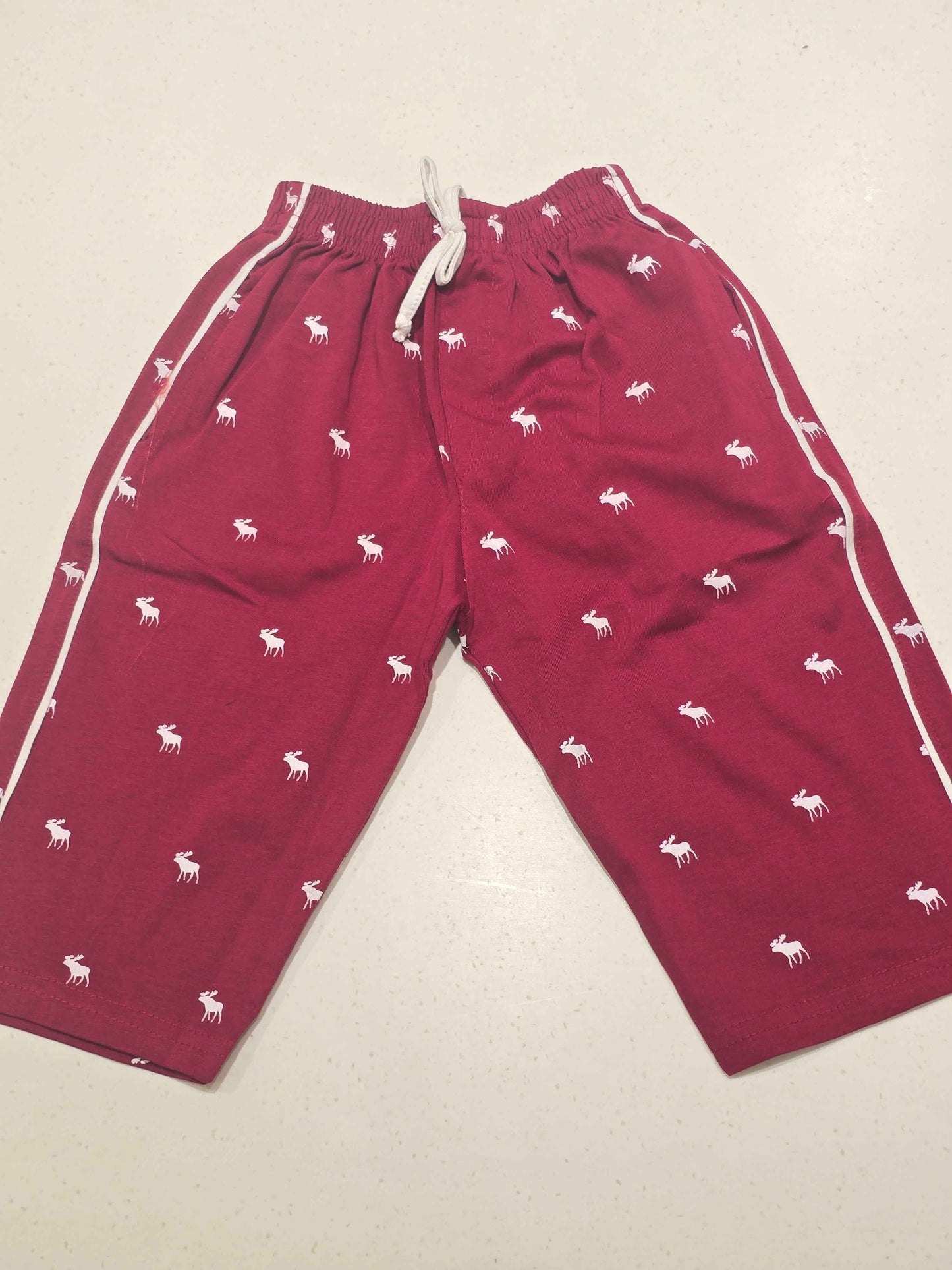 Cotton material marron color ¾ shorts with white design