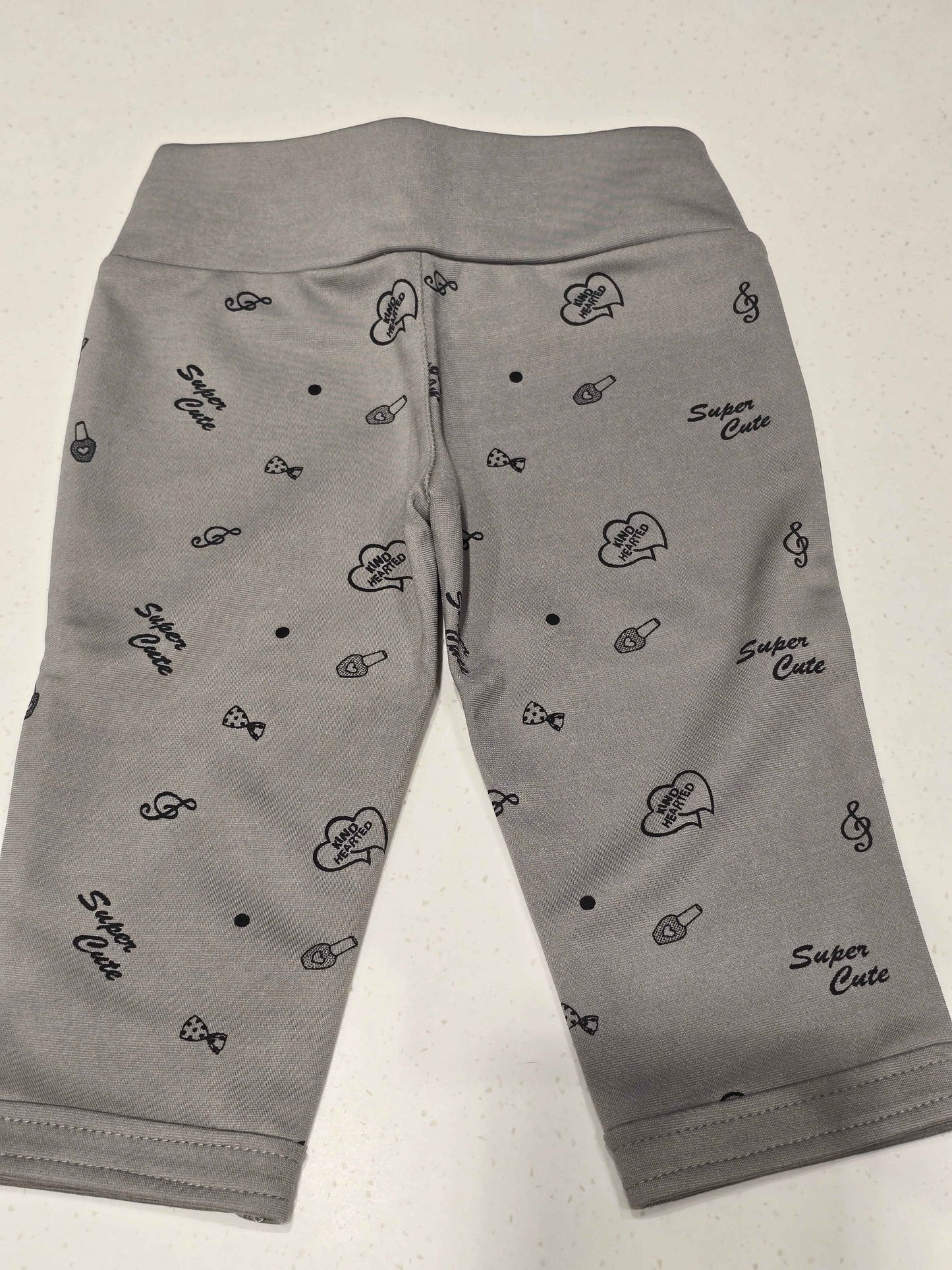 Stretchable material gray colour capri pant for girl