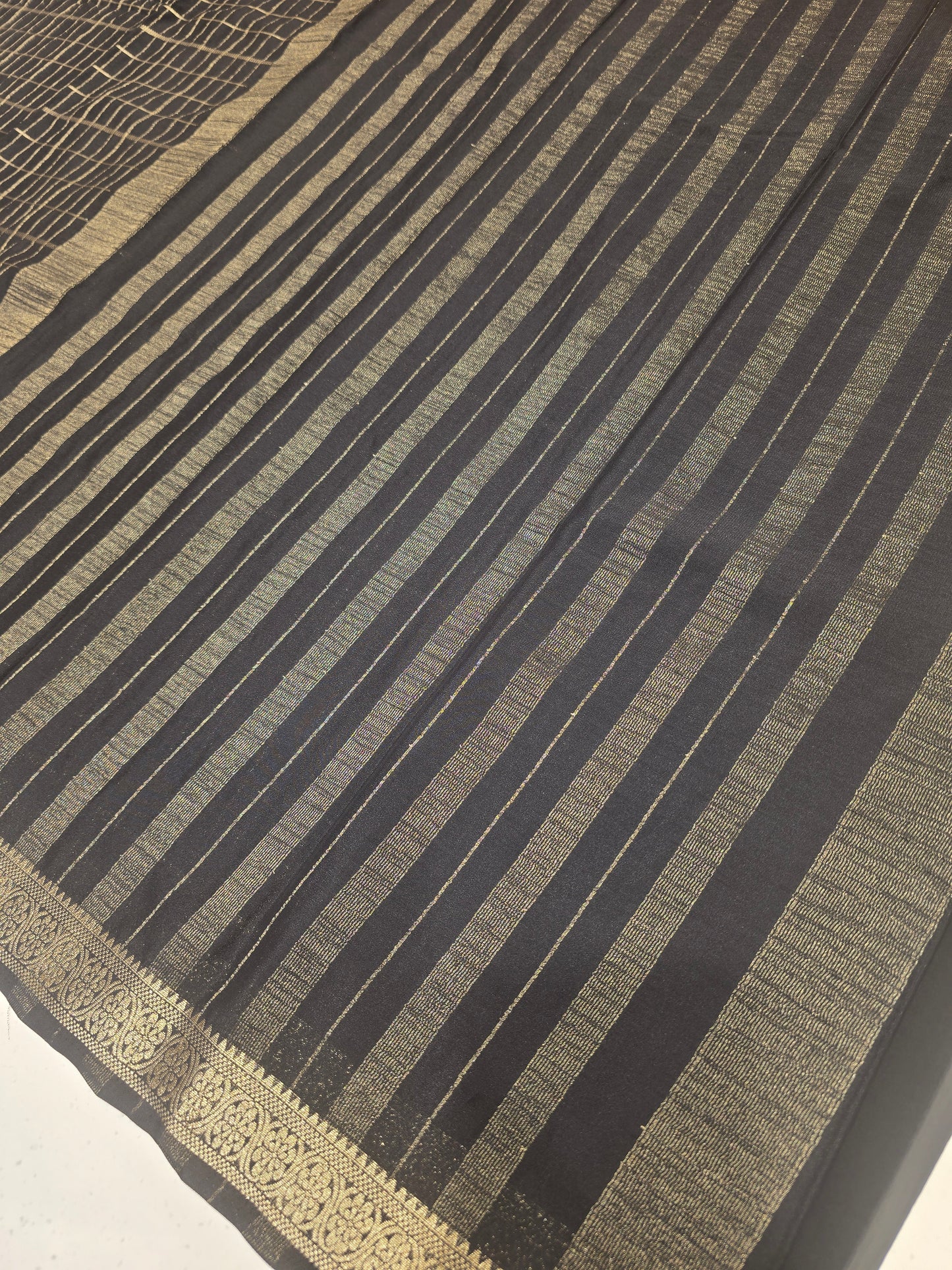 Semi Crepe Silk Saree with Checked Pattern, Small Traditional Border & Rich Pallu | Festive & Traditional Wear