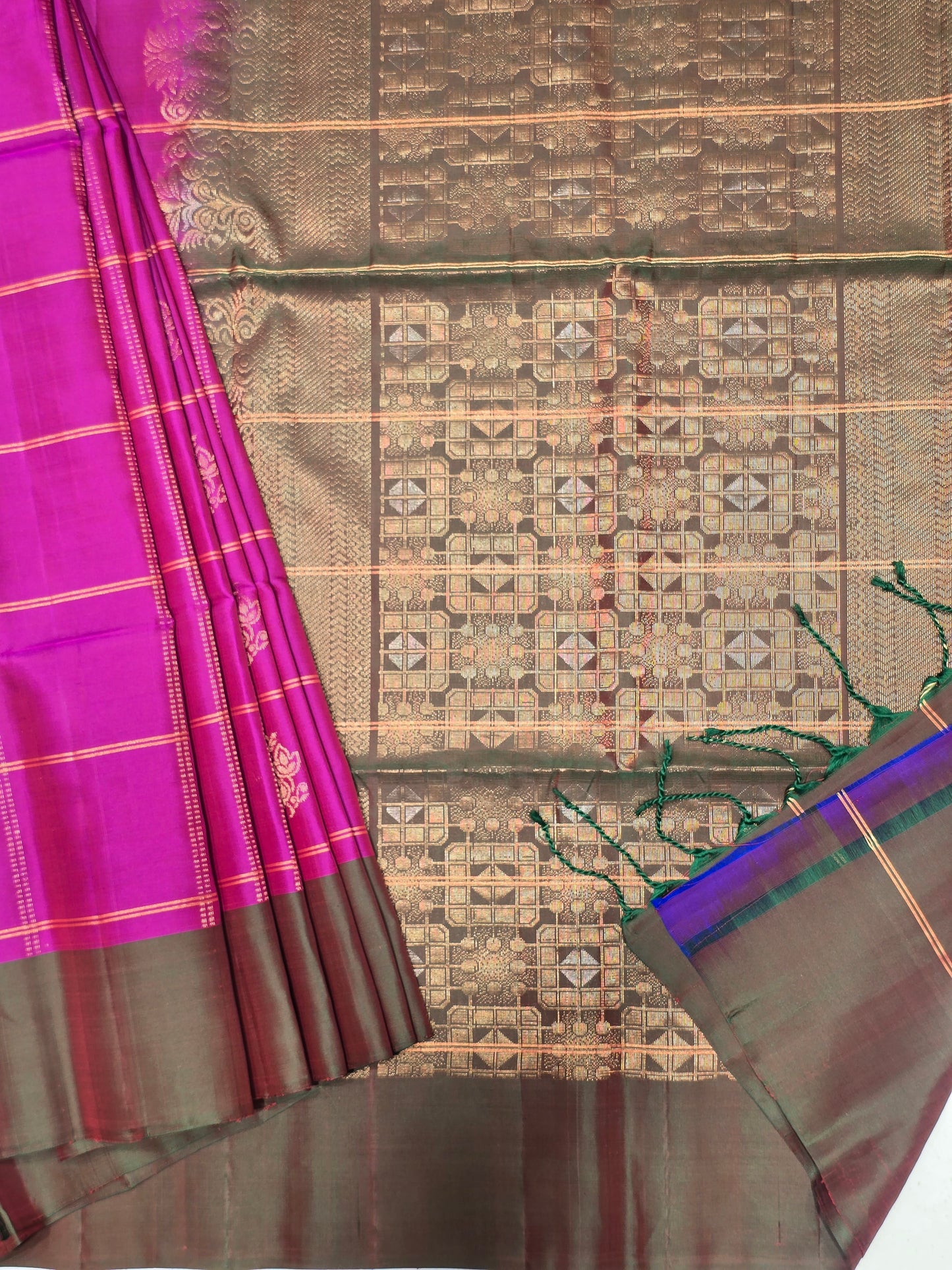 Pure Kanjivaram softsilk Magenta with green color saree and checked pattren