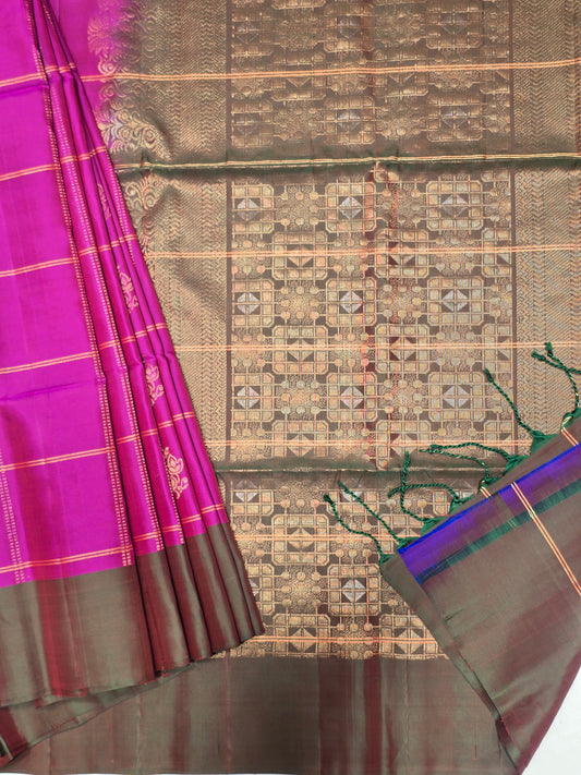 Pure Kanjivaram softsilk Magenta with green color saree and checked pattren