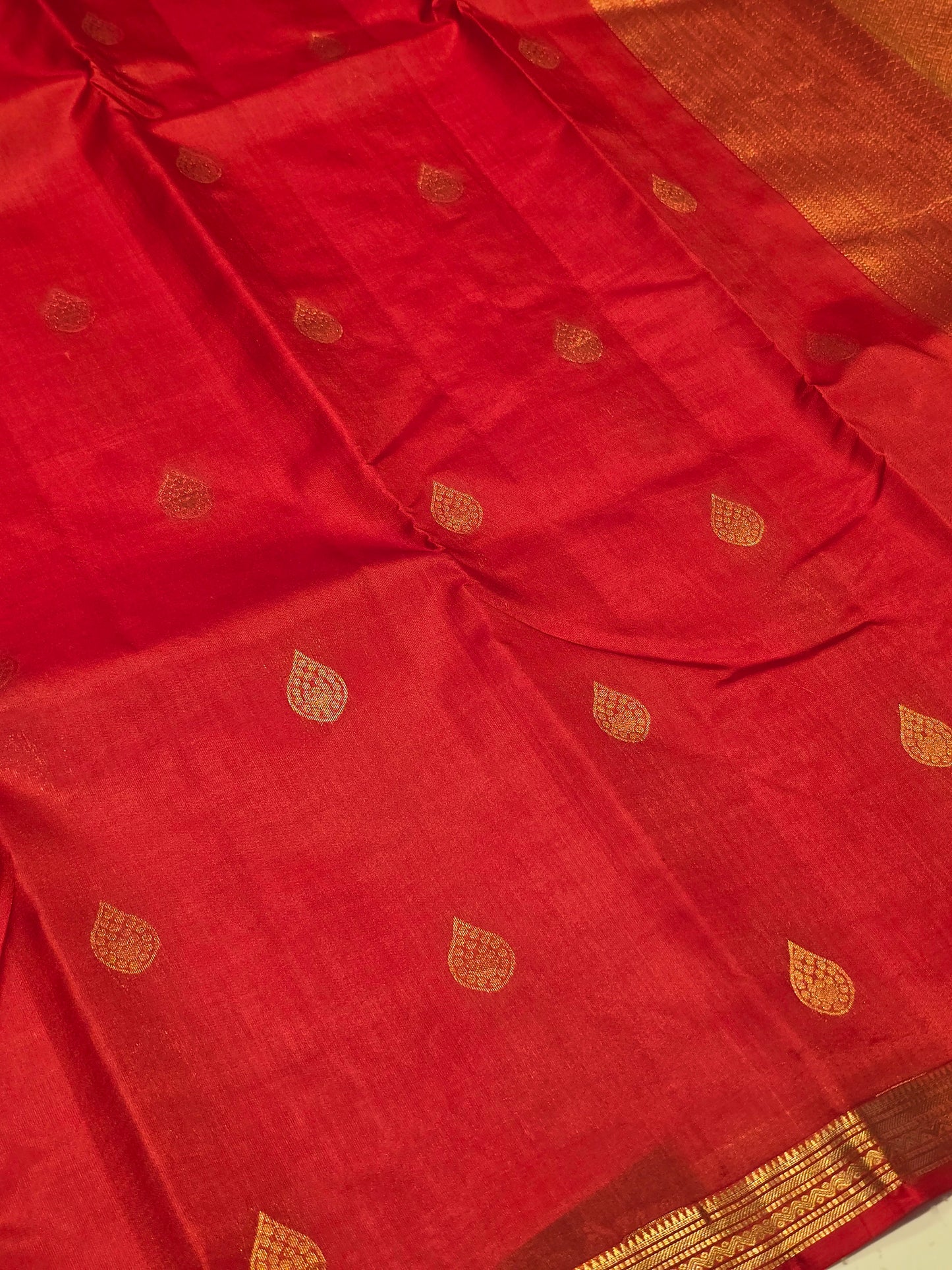 Women Orange Pure Kanjivaram Silk Saree with Fancy Motifs