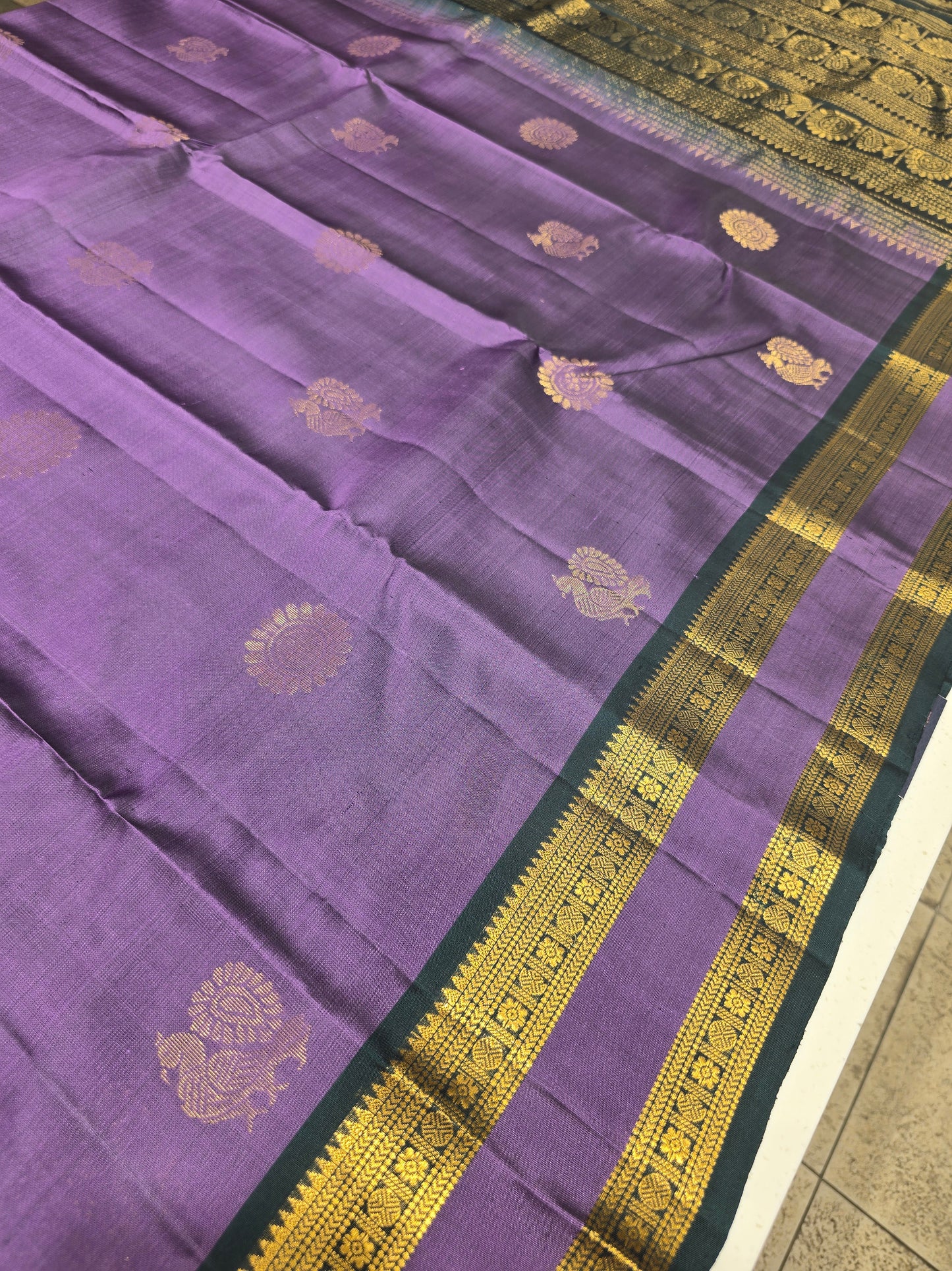 Pure Kanchipuram Silk Saree with Butta Design & Bentex Zari Border | Traditional Wedding & Festive Wear Saree