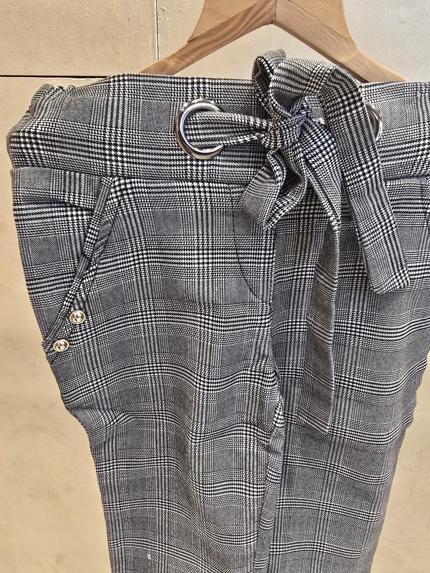 Girls Cotton Lycra Capri Pant in Grey with Elastic Waist and Detachable Modern Tie for Summer Casual Wear