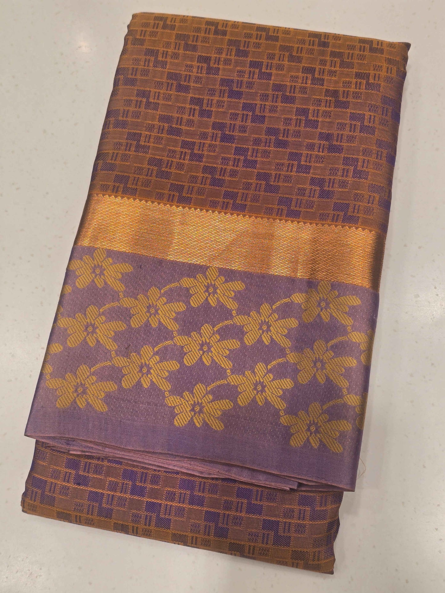 Kanjivaram silk saree wurh designer border and rich pallu , contrast blouse
