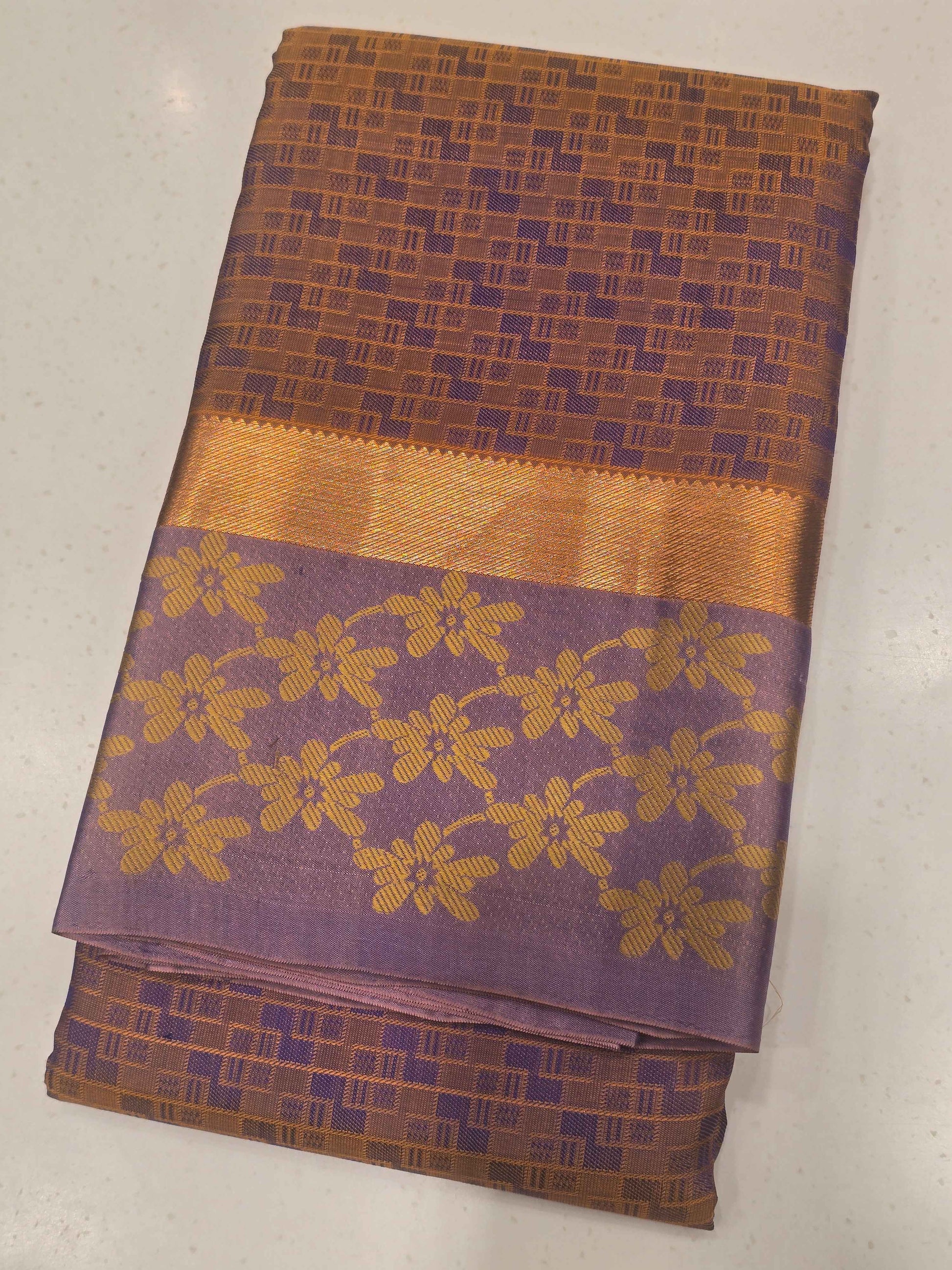 Kanjivaram silk saree wurh designer border and rich pallu , contrast blouse