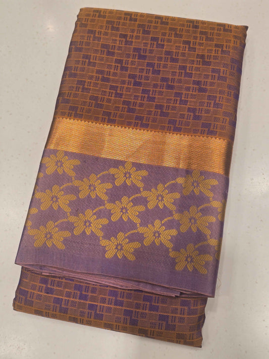 Kanjivaram silk saree wurh designer border and rich pallu , contrast blouse