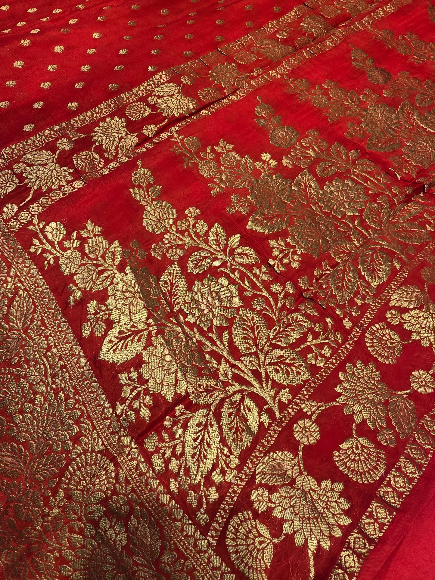 Chinon Banarasi Silk Saree with Thousand Butta & Designer Zari Border | Festive & Party Wear Saree for Women