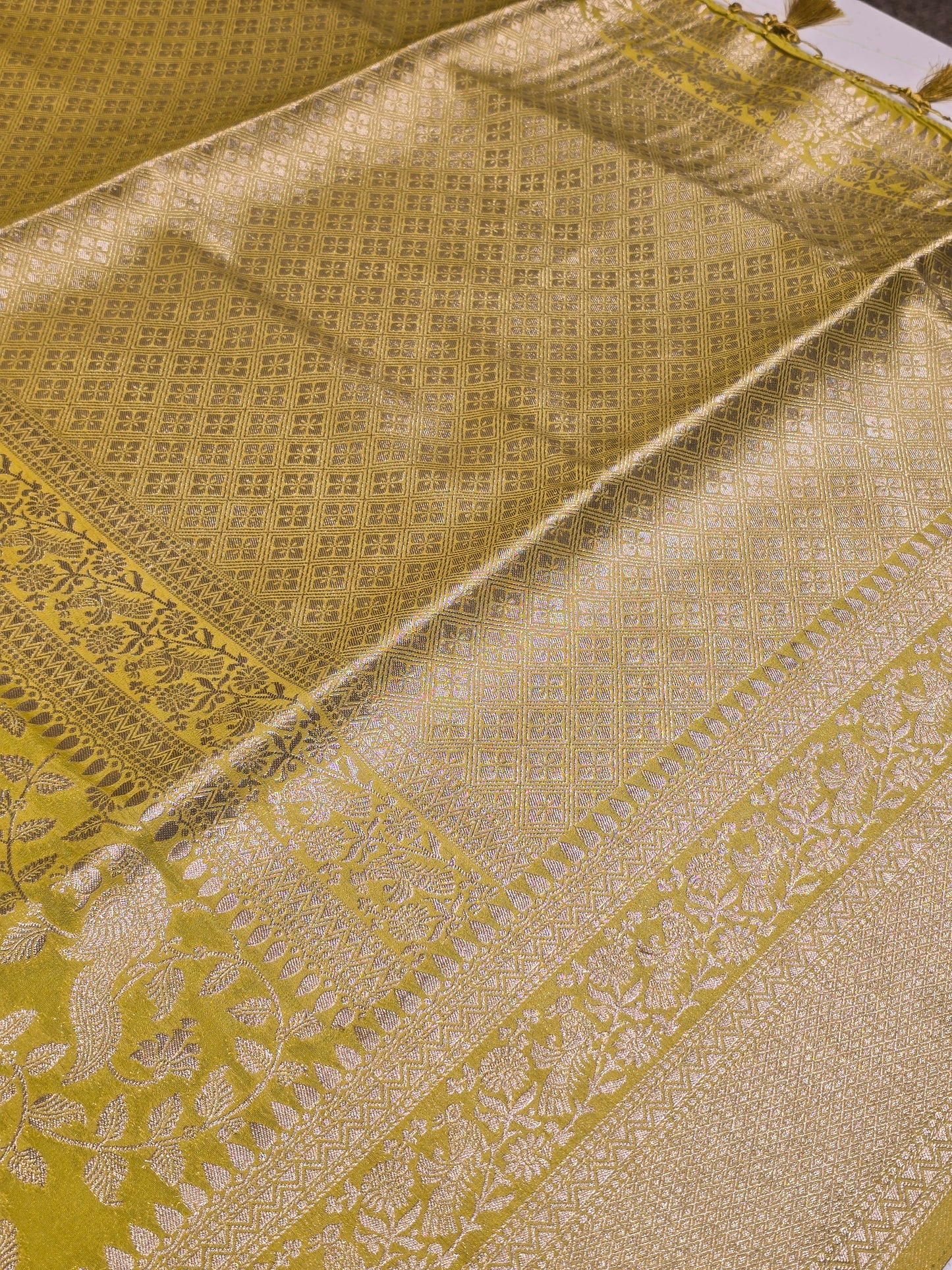 Semi Banarasi Floral Saree with Rich Design & Heavy Pallu – Festive Wear Collection