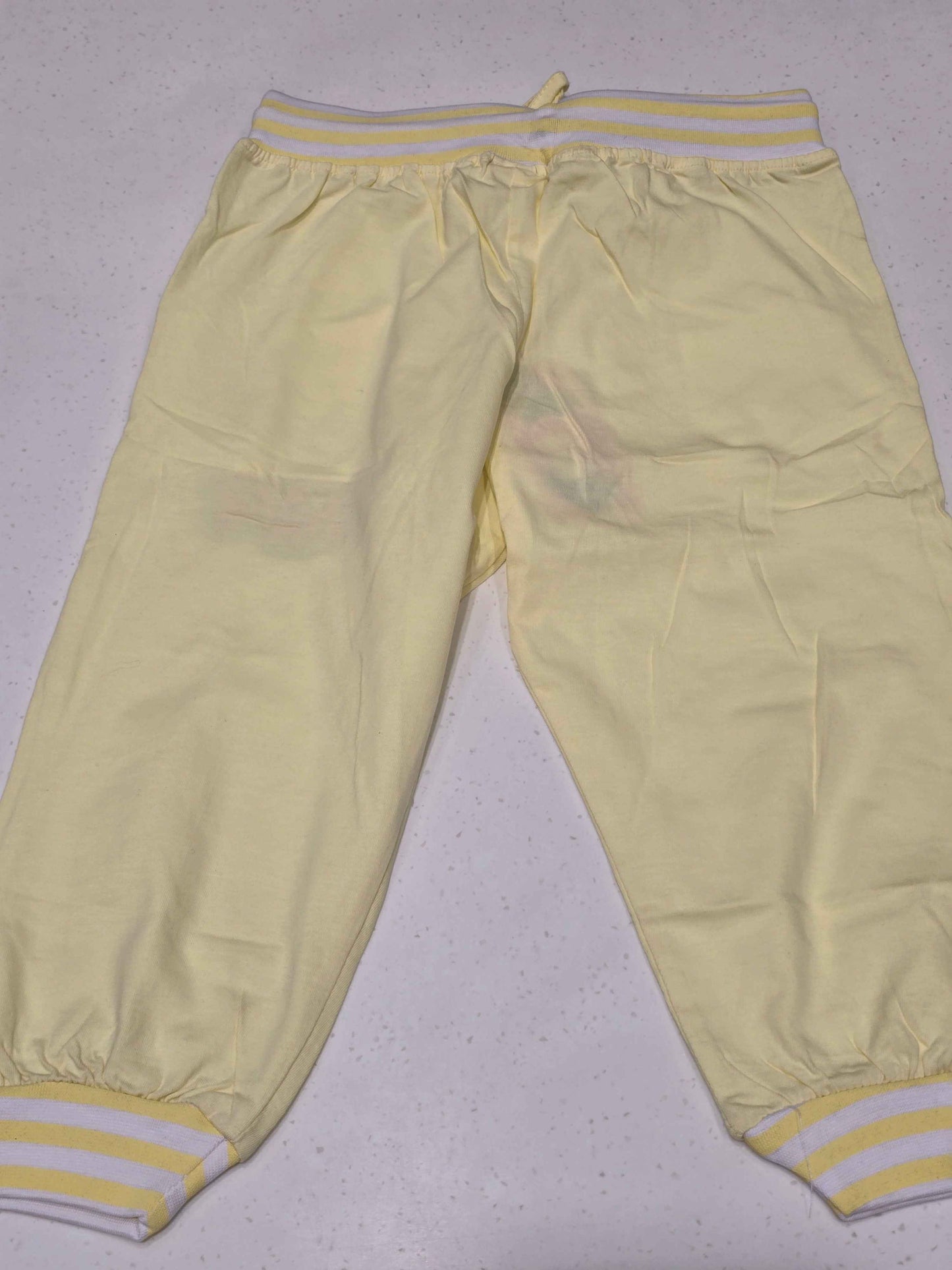 Cotton material ¾ capri for girl with round Elasticable