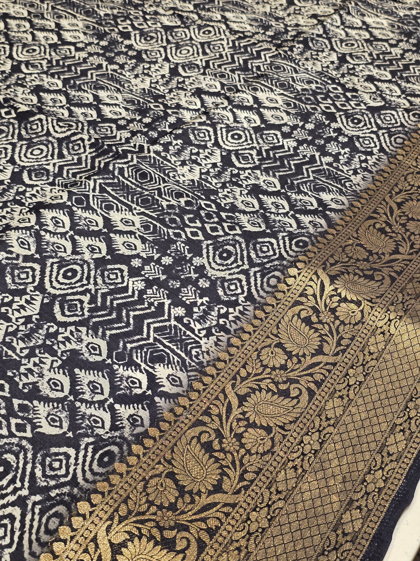 Kalamkaari Crepe Silk Saree with Artistic Border & Festive Elegance