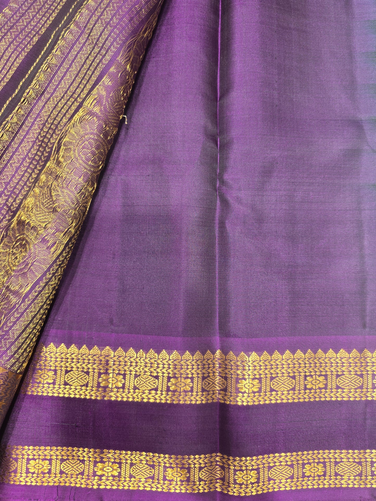 Pure Kanchipuram Silk Saree with Butta Design & Bentex Zari Border | Traditional Wedding & Festive Wear Saree